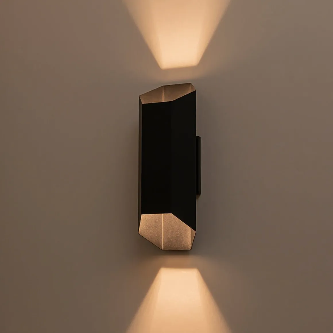 IP54 Up and Down Black Geometric Tube LED Outdoor Wall Light