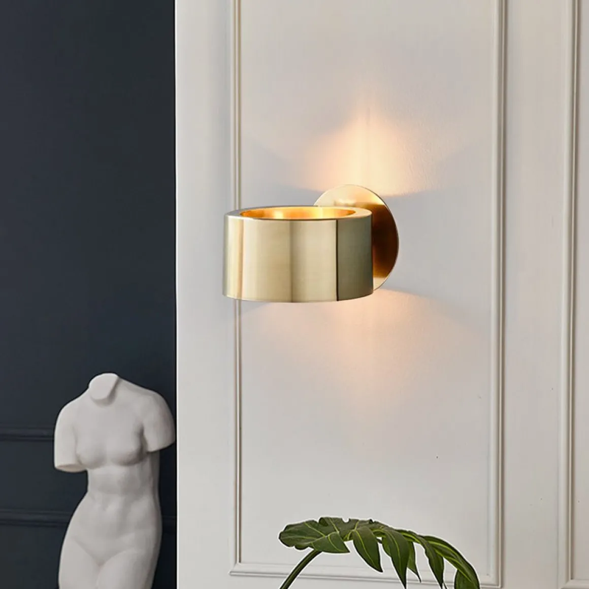 Minimalist 1-Light Brass Drum Wall Light